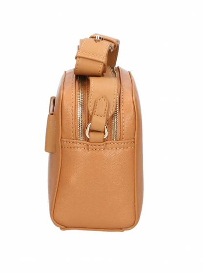 Elegante bolso cruzado en tono camel con cierre de doble cremallera