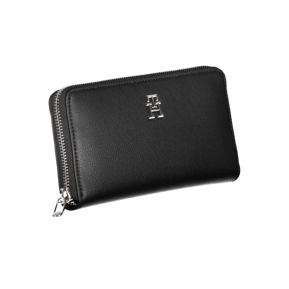 Tommy Hilfiger Sleek Zippered Black Wallet with Multiple Compartments